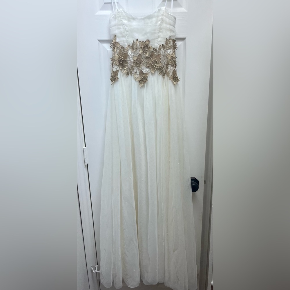 Vestido de mujer para ocasión elegante  -  Women's dress for an elegant occasion